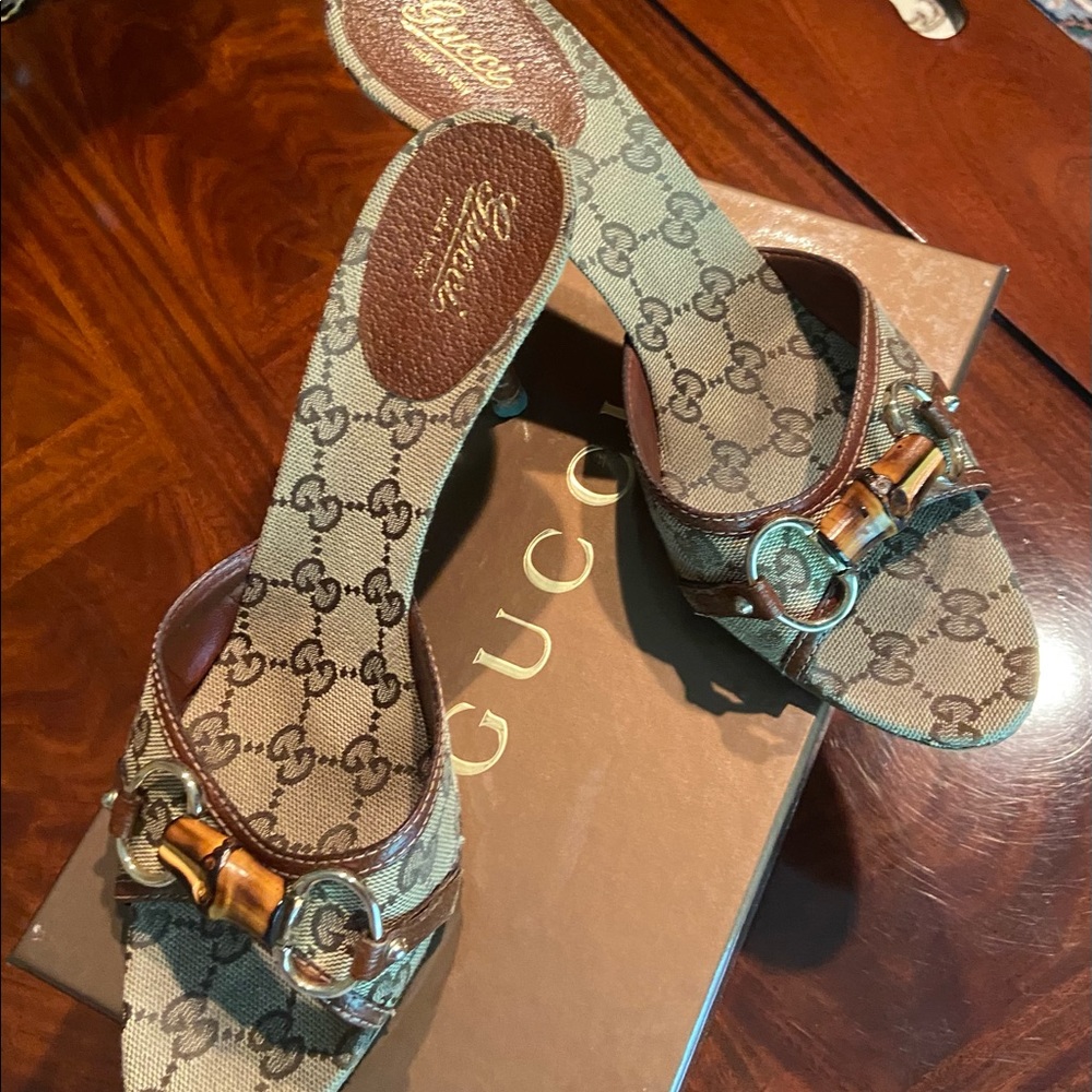 Vintage Gucci monogram slides. Size 40.